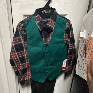 Kenneth Cole Green Vest and Plaid Shirt Set
